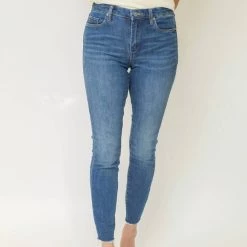 Brand new 🌟 Blanknyc 👩 women Reese Skinny Jean in Medium Wash 🌟